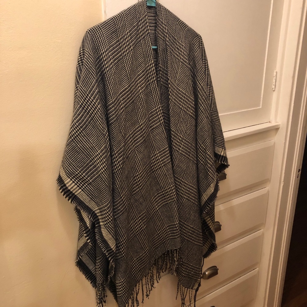 Black & White Shawl